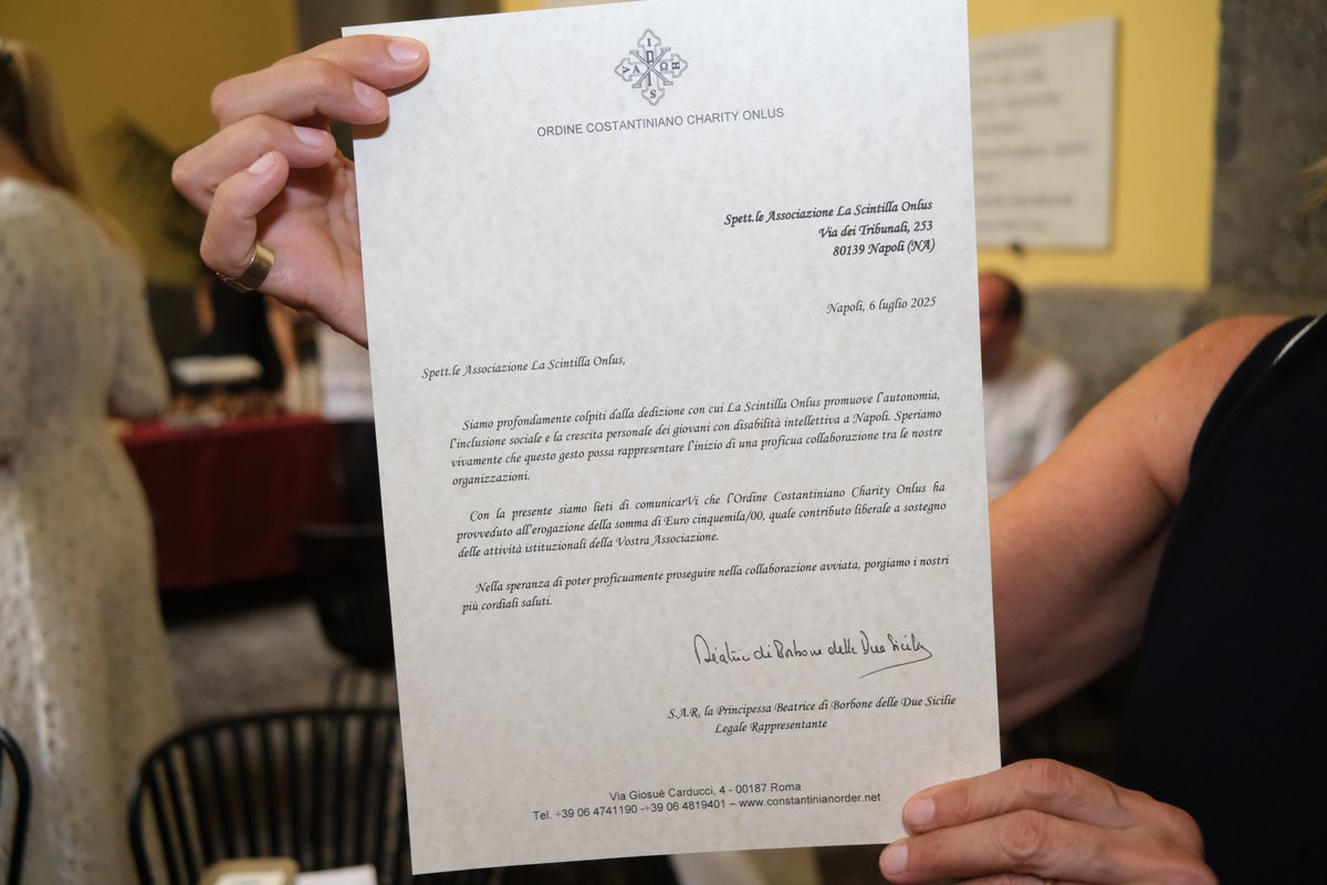 Napoli, 6 luglio 2025 - Al Pio Monte della Misericordia, le Principesse Maria Carolina e Maria Chiara di Borbone delle Due Sicilie hanno donato 5.000 euro per conto dell’Ordine Costantiniano a sostegno dell’associazione La Scintilla, che assiste 30 famiglie di ragazzi disabili.