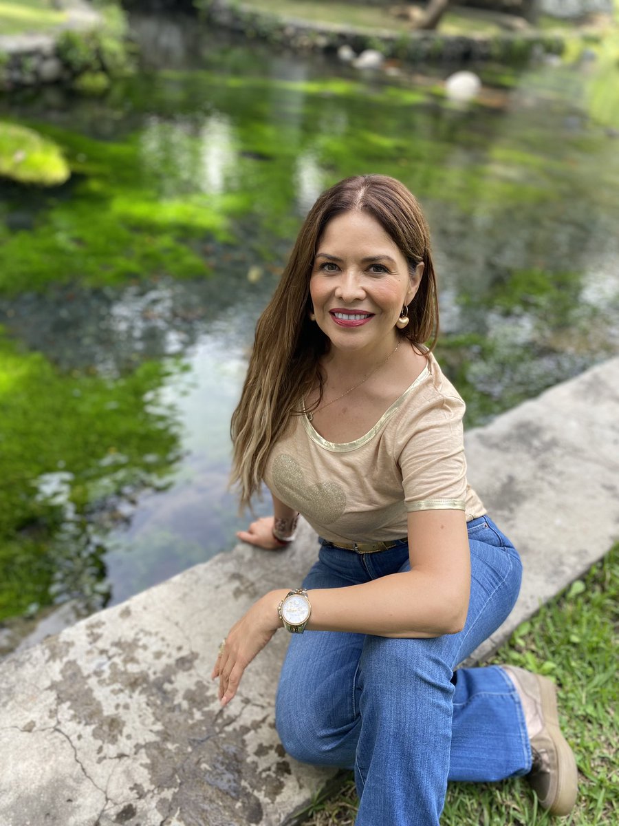 Lindo fin de semana !!! 
Que disfruten sus vacaciones !!! 
Felicidades a todos los graduados!!!  🎓🧑‍🎓👩🏽‍🎓👩🏼‍🎓👨‍🎓🎓

Foto tomada en el balneario El Almeal , Cuautla, Morelos .