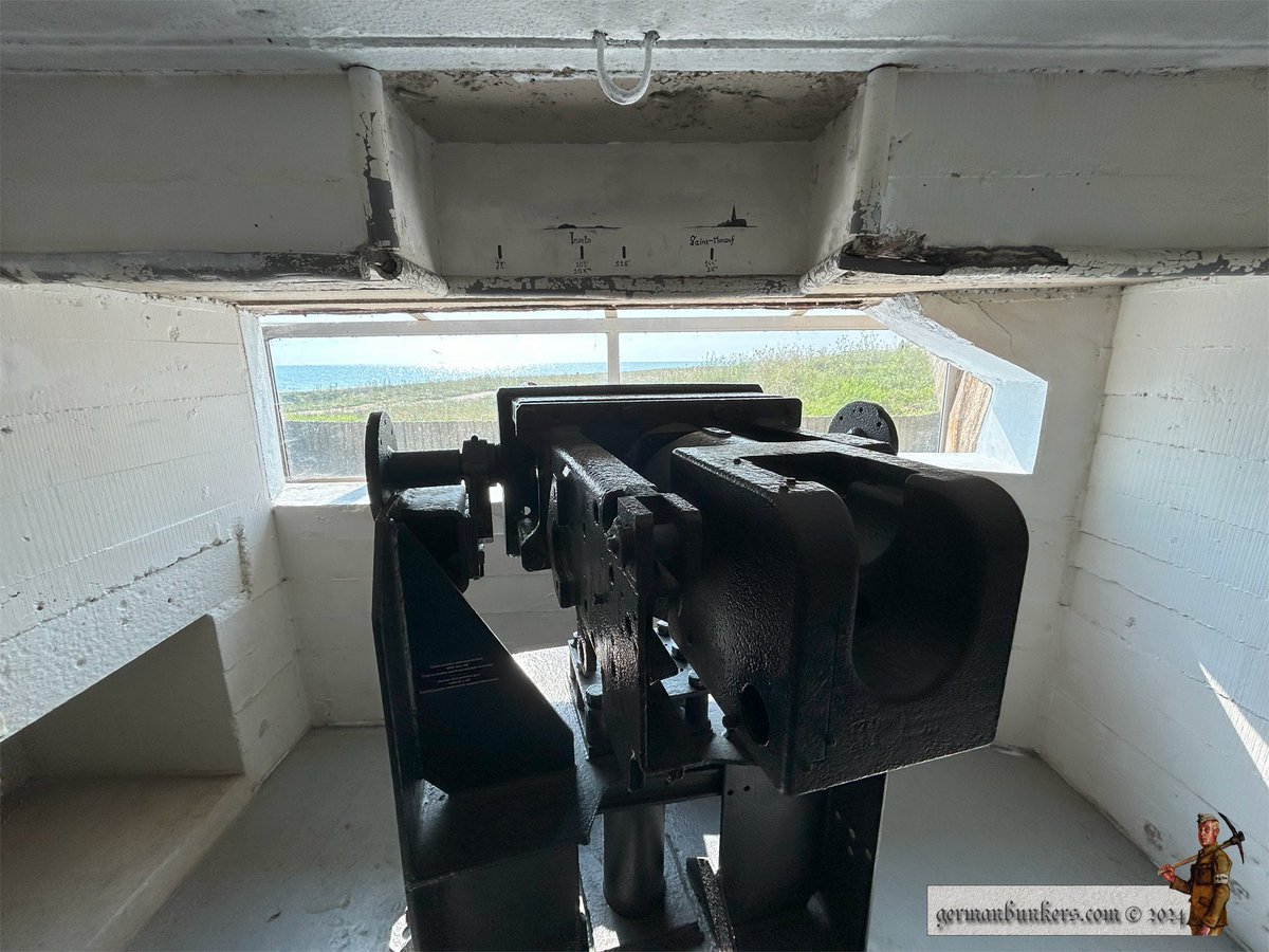 germanbunkers's tweet image. This is Wn 106, Quineville along the northern stretch of Utah Beach which is part KVUGr St Vaast, (Küstenverteidigungsuntergruppe), the German designation for this area of the Atlantikwall. Here a 667 type bunker with its 5cm KWK gun, a view from outside & a dog, not mine. #WW2