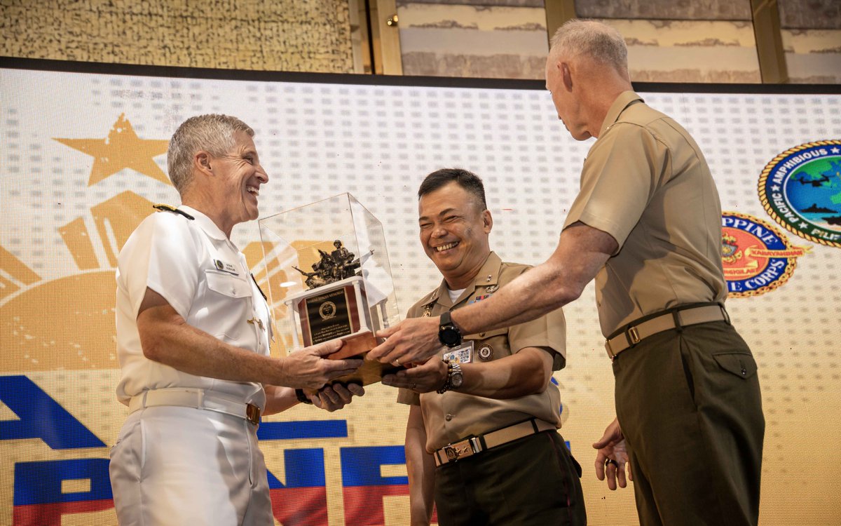 PacificMarines's tweet image. #PALS25, Day 3! 🌏💪
Today, leaders participated in various cultural events and key leader engagements to reinforce our committed relationships to our partners and allies.
Because we are #StrongerALLTogether! 💪
📸: LCpl. Moses Lopez Franco & LCpl. Roger-Junior Annoh | @USMC