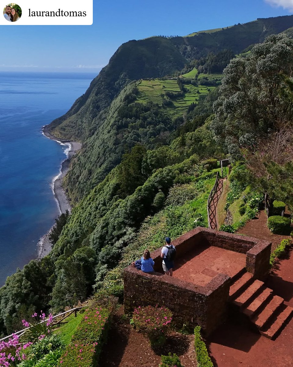 Em que zona da Ilha de São Miguel podemos encontrar este miradouro, com esta magnifica vista?

In which area of São Miguel Island can we find this viewpoint, with this magnificent view?
#visitazores #açores #azores