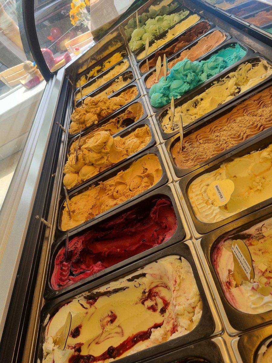Ramsbottom_Ice's tweet image. Todays  flavours

Mint Choc
Chocolate
Just Jersey
Strawberry
Blackcurrant &amp;amp; Liquorice
Rum &amp;amp; Raisin
Salted Caramel
Lemon Meringue
Kinder
Bubblegum
Black Cherry
Dubai Pistachio
Biscoff
Daim Bar
White Choc &amp;amp; Raspberry
Banoffee
Amaretto &amp;amp; Cherry
Oreo
Malteser
Strawberry Cheesecake