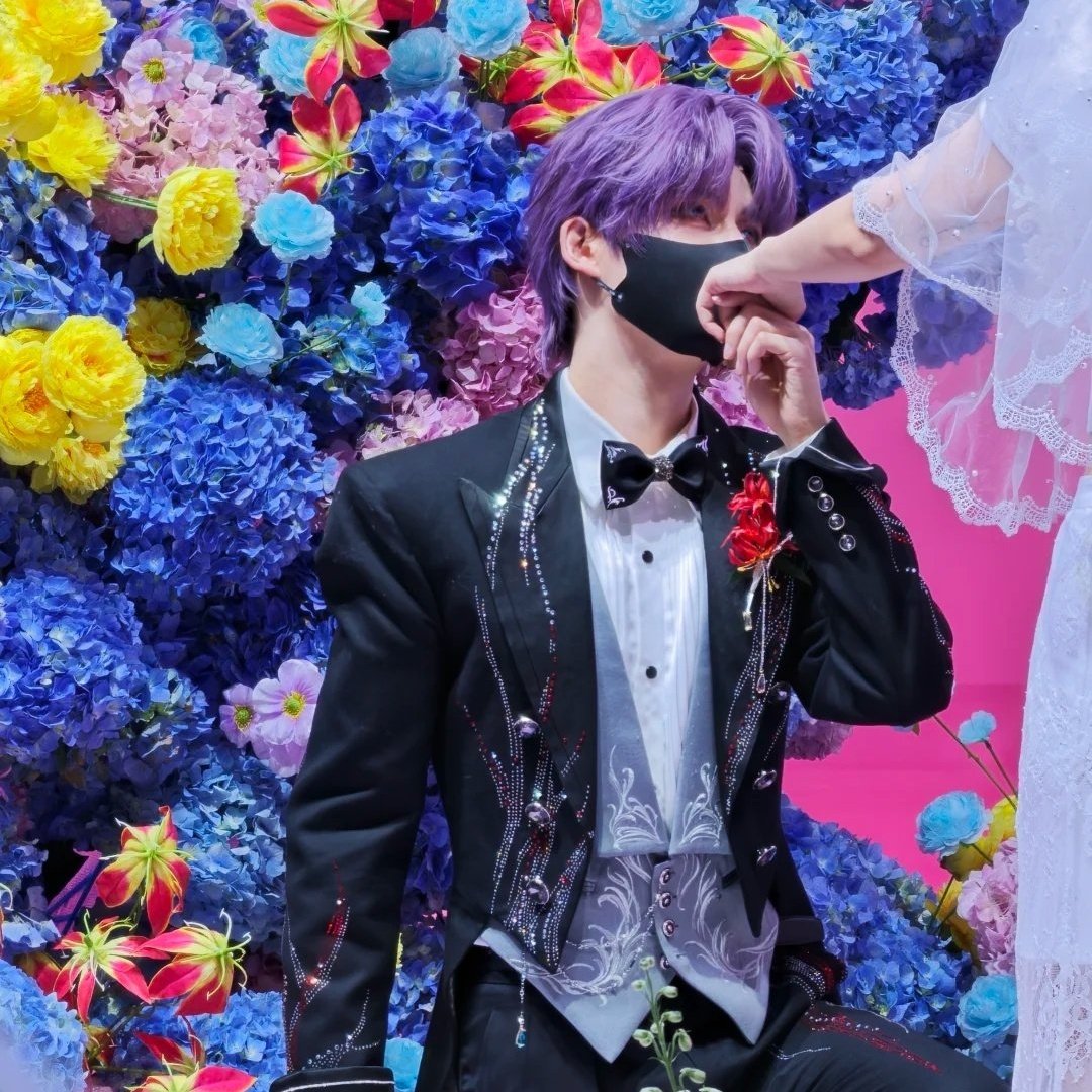 cierith's tweet photo. cosplay so accurate it includes the yearning gaze https://t.co/Kr5K0bL004