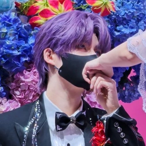 cierith's tweet photo. cosplay so accurate it includes the yearning gaze https://t.co/Kr5K0bL004
