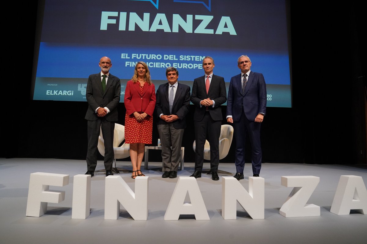 cepyme_'s tweet image. La presidenta de Cepyme, Ángela de Miguel, ha participado en el Foro Finanza, organizado por @Elkargi_SGR.
@Angela_DeMiguel ha recordado la situación que atraviesan las #pymes aquejadas de un exceso de normativa, una presión fiscal "desproporcionada" y un creciente aumento de…