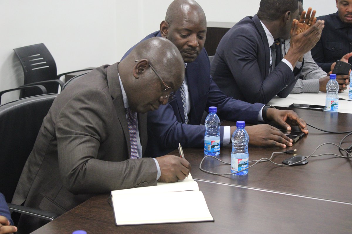 La #AAUCA ha tenido el honor de recibir a las delegaciones de los ministerios de educación de G.E y #Zimbabue. Este encuentro abre las puertas para reavivar los acuerdos de cooperación entre ambos países, donde la AAUCA tendrá un papel crucial como órgano de Educación Superior.