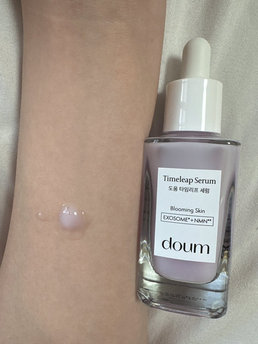 久々にお気に入りのセラム発見✨

日韓で共同製作されたドウムの美容液🤍
まず匂いがめちゃくちゃ良くて美容成分99%と高濃度トロッとしたテクスチャーで塗った後のしっとりツヤ感が最高🫶

PR
#doum