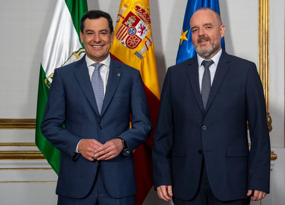 JuanMa_Moreno's tweet image. Recibo al presidente de la Federación Nacional de @ClustersES, Daniel González. Hemos hablado de la apuesta de #Andalucía por la innovación y nuestro apoyo al sector.

Hoy mismo activamos cuatro líneas de incentivos por 31 M€ para proyectos innovadores y centros tecnológicos.