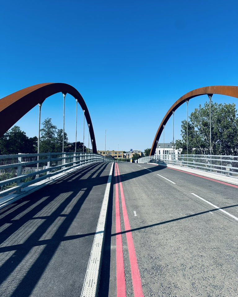 ChelmsCouncil's tweet image. As of this morning, Bow Bridge is now open to both road traffic and foot traffic. 🎗️✂️
We know many of you have been eager to see the bridge open for some time, so a big thank you for your patience while the final checks were carried out. 🙏