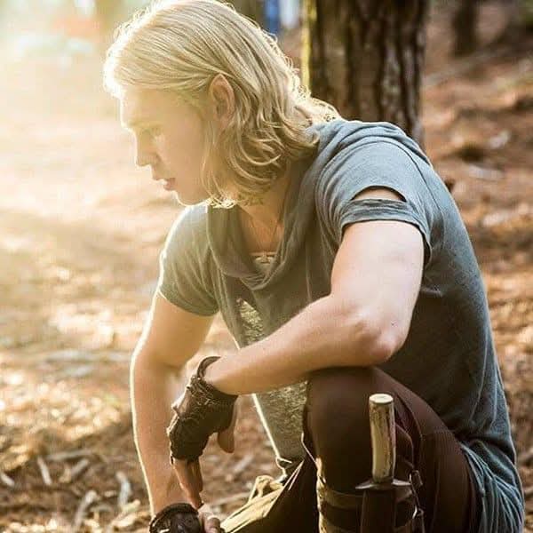 AustinsSatnin's tweet photo. Absolutely gorgeous morning in Scarby 🇬🇧🌞💙🏰📸 
Better to start the day off with a trip to the castle this gives pure SC vibes 😍🧝‍♀️🧝‍♂️ 

#AustinButler #WilOhmsford #Shannara #ScarboroughUK #Yorkshire https://t.co/zqxNdymYc6