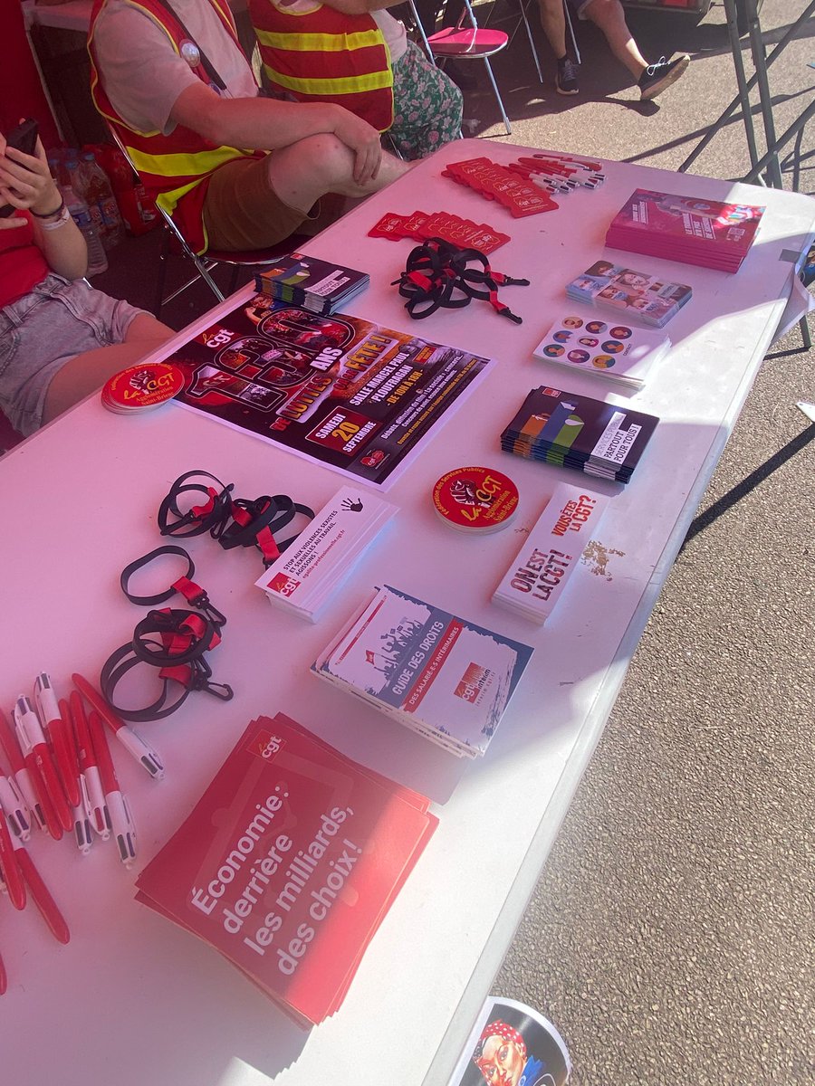 CgtGroupe's tweet image. 📍 #TDF2025 – Étape 7 : Saint-Malo → Mûr-de-Bretagne
Aujourd’hui, c’est la CGT Randstad qui prend le relais sur les routes !
🎪 Stand militant, tracts &amp;amp; échanges chaleureux.
✊ Même combat : droits des intérimaires, reconnaissance &amp;amp; respect.
#CGTRandstad #IntérimEnLutte 
📸👇