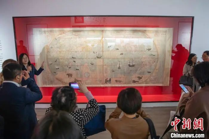 The Nanjing Museum has opened its newLBE VR exhibition, “Mapping the World,” featuring the Ming-era – Great Universal Geographic Map. Through panoramic visuals and spatial interaction, visitors can engage with one of the earliest Chinese world maps in an immersive setting.#AR #XR