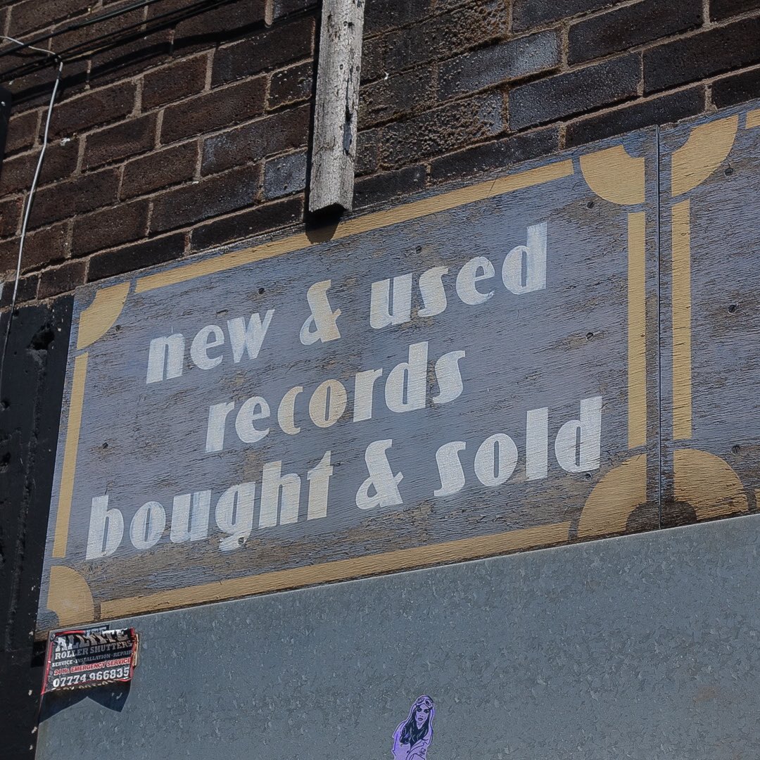 zoee__ab's tweet image. Mr Sifter sold me songs when I was just 16 ☆