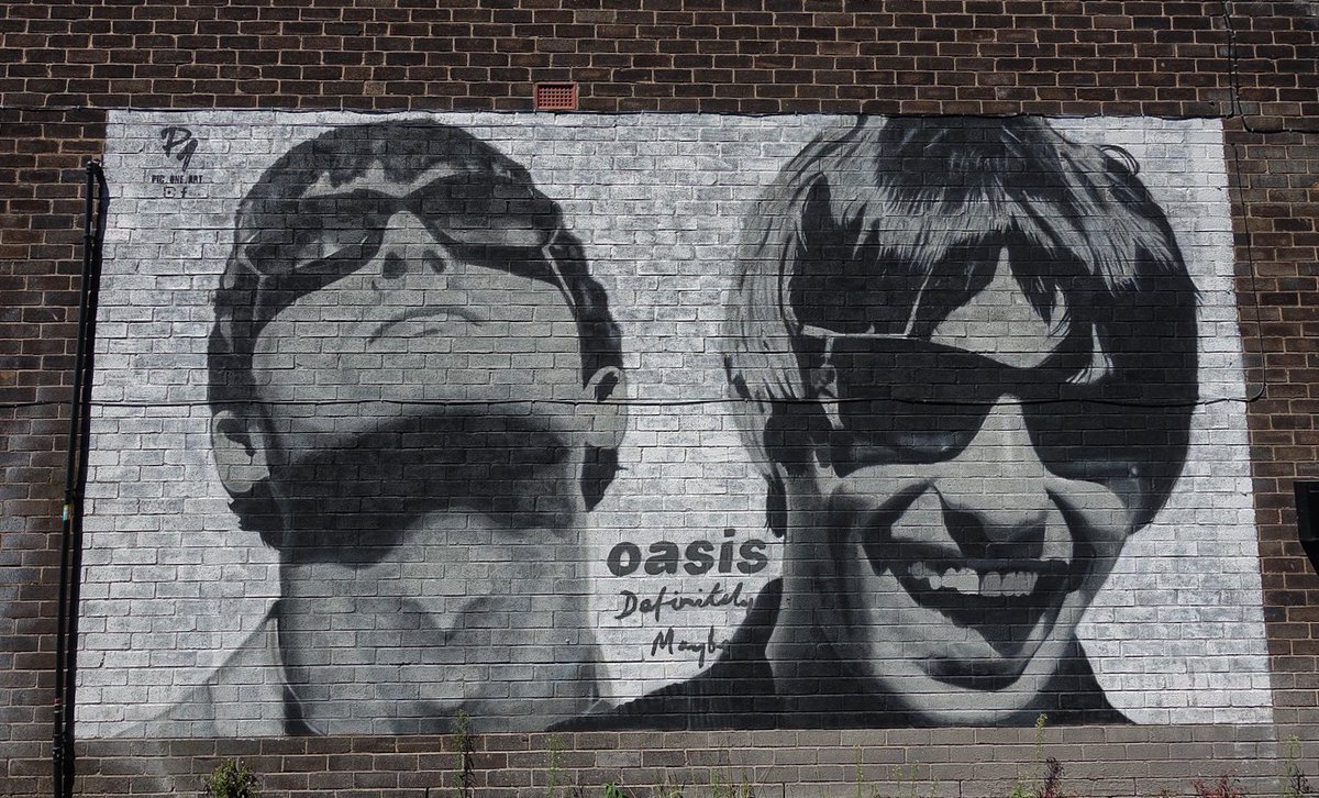 zoee__ab's tweet image. Mr Sifter sold me songs when I was just 16 ☆