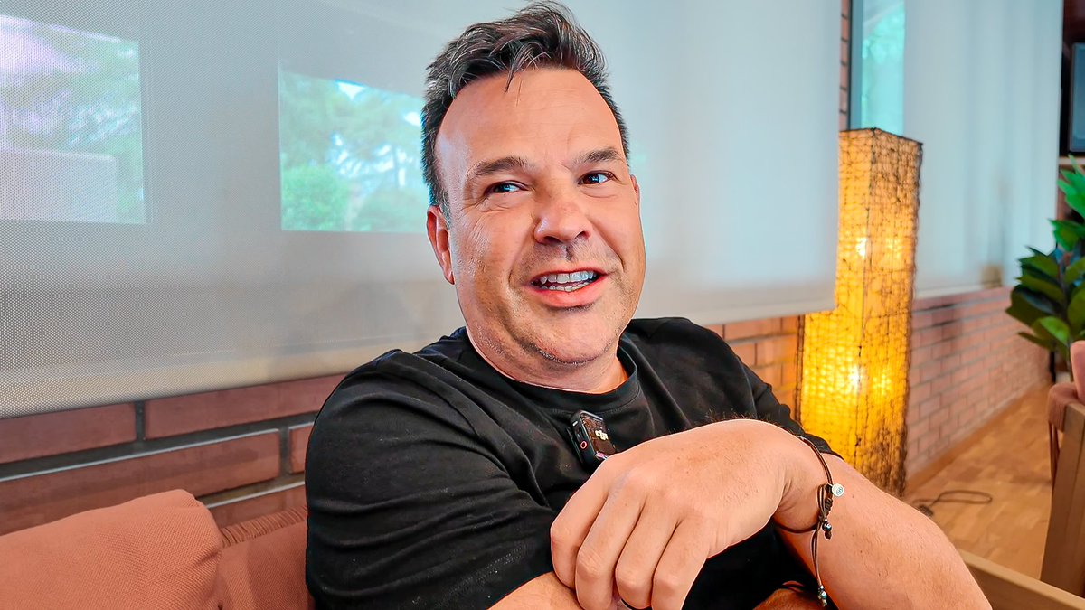 La IA se va a cargar el 80% del trabajo de oficina…

Y nadie quiere ser electricista, fontanero o carpintero.

Seguimos sin dignificar los oficios manuales. Todos queremos comer lechugas, pero no conozco a nadie de menos de 30 años que quiera ir al campo a plantarlas.

Y es que