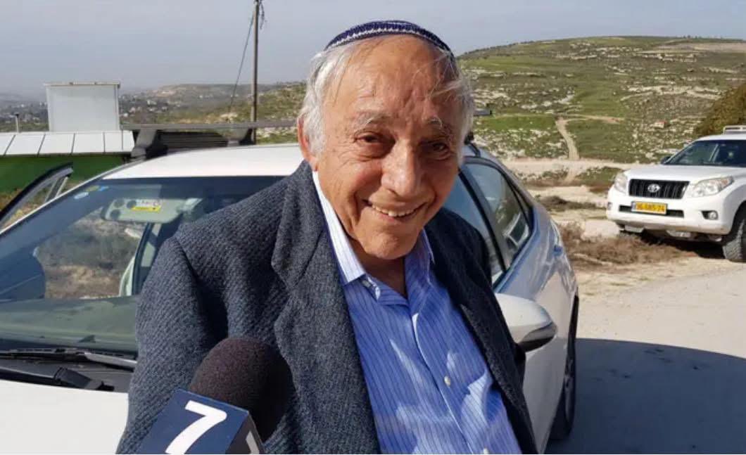 bezalelsm's tweet image. ברוך דיין האמת.
משה זר - איש ארץ ישראל, מבוני ההתיישבות, פורץ דרך ומורה דרך.
מאבני היסוד של מפעל ההתיישבות ביהודה ושומרון, אדם שכולו אהבת הארץ, נחישות וגבורה.
משה הקדיש את חייו לבניין הארץ, לגאולה קרקעות תוך מסירות אין קץ, וביתר שאת לאחר האסון הנורא של רצח בנו גלעד הי”ד.…