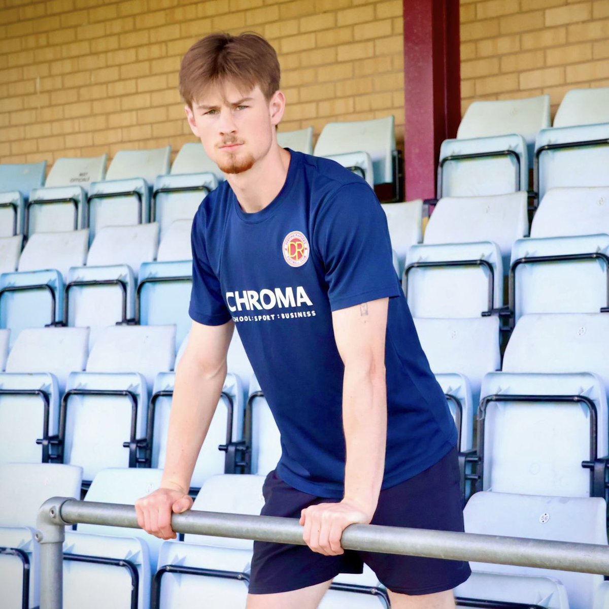 Our 1st new signing is <a href="/ArberLewis/">lewisArber_</a>. Previous clubs include Bourne, Wisbech, Godmanchester.
Lewis is a talented midfield player who can play different roles in midfield. He’s done really well in pre season &amp; showed against PSL what he’s capable of.
Welcome to the club! <a href="/utdcos/">UCL</a>