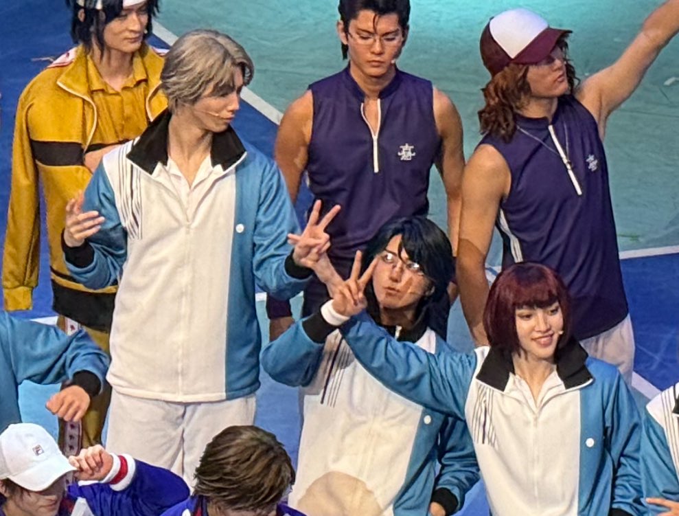 pandausagineko1's tweet photo. 岳人と忍足って出来キャスだから、撮影可能タイムで跡部にピースをさせることができる https://t.co/2RqGhn0SoU