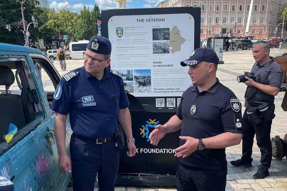 FinlandinUA's tweet image. 🇫🇮🤝🇺🇦 A Finnish police delegation led by Commissioner Ilkka Koskimäki visited Ukraine on July 1–4. They met with 🇺🇦 law enforcement to discuss cooperation and situation in 🇺🇦.
More information:
poliisi.fi/-/poliisiylijo…. #StandWithUkraine @Ulkoministerio