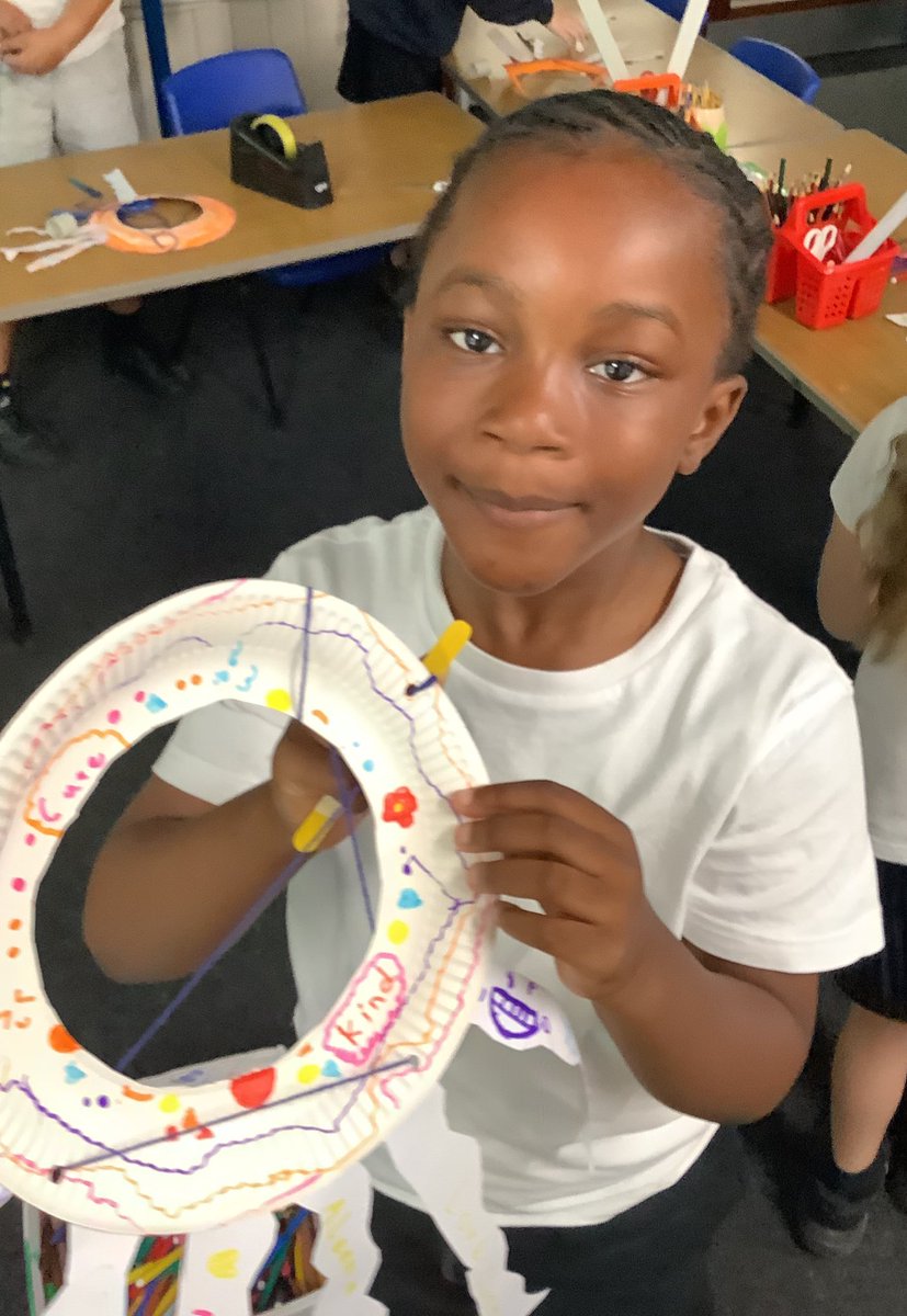 #Year2 had lots of fun creating kites inspired by #MaryPoppins We will write instructions on how to make them next. #English