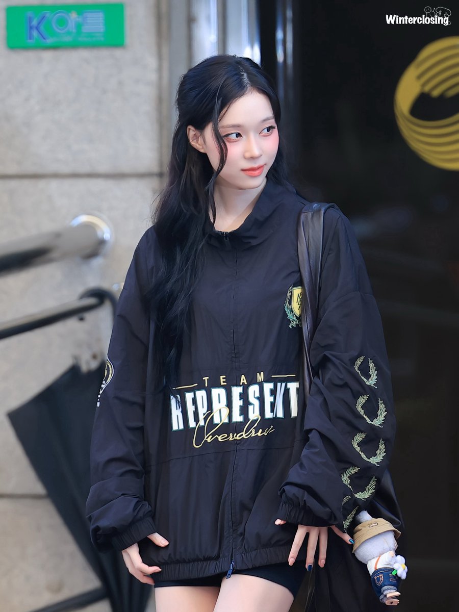 kwtclosing0101's tweet image. 250711 Music Bank
🫶🫶🫶
#aespa #æspa #에스파
#WINTER #윈터