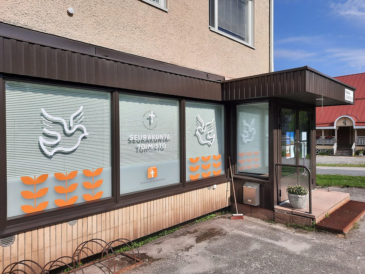 Jyväskylän seurakunnassa päätettiin toukokuussa, että Joutsan seurakuntakoti suljetaan sisäilmaongelmien takia. Seurakuntakodin toiminnoille on nyt löytynyt väliaikainen tilaratkaisu. #jyväskylänseurakunta #joutsa