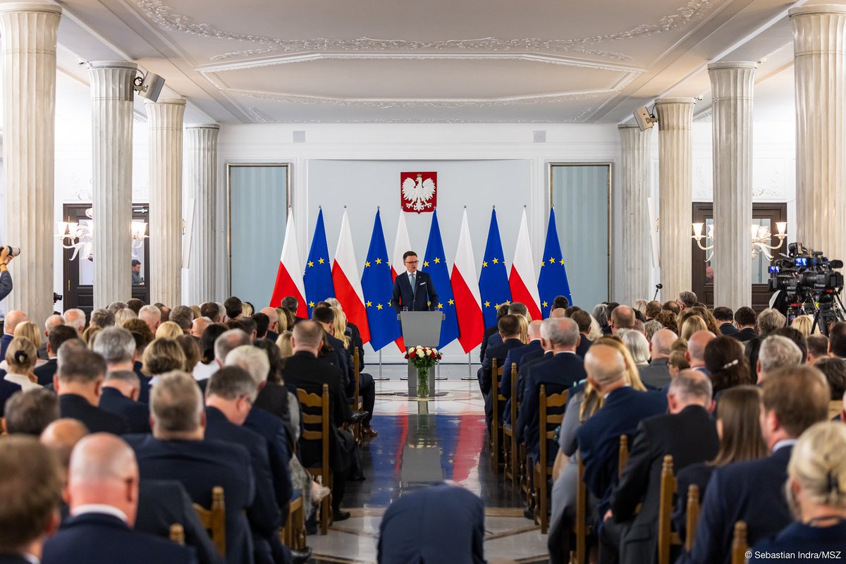 Polnisches Institut Düsseldorf (@plinstitut_dues) on Twitter photo Zur Konferenz der Chefs der 🇵🇱 Missionen kamen 160 Teilnehmer, u.a. Direktor des <a href="/PLInstitut_Dues/">Polnisches Institut Düsseldorf</a> Rafał Sobczak.
Sie trafen mit wichtigsten 🇵🇱Staatsvertretern zusammen: Präsident, Premier, Marschalls des Sejm & Senats, Ministern, Leitern öffentlicher & kultureller Einrichtungen. Zur Konferenz der Chefs der 🇵🇱 Missionen kamen 160 Teilnehmer, u.a. Direktor des <a href="/PLInstitut_Dues/">Polnisches Institut Düsseldorf</a> Rafał Sobczak.
Sie trafen mit wichtigsten 🇵🇱Staatsvertretern zusammen: Präsident, Premier, Marschalls des Sejm & Senats, Ministern, Leitern öffentlicher & kultureller Einrichtungen.