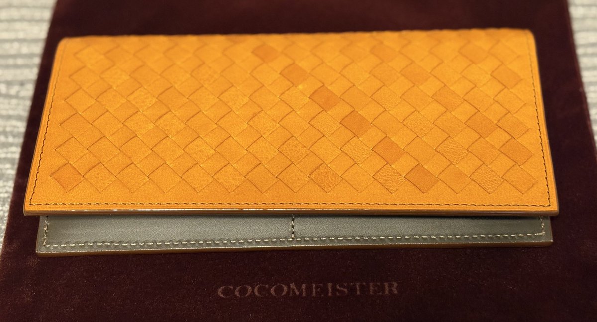 93XtAimUE6ozwKE's tweet photo. 夏ボーナスで財布買った👛
ケツポケにはもう入れない。
#COCOMEISTER https://t.co/cJsZwOuVdA