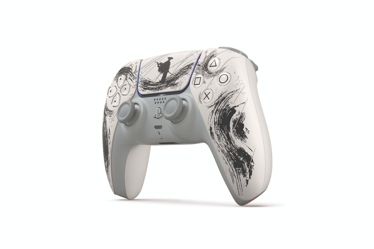 PlayStationFR's tweet photo. Pas 1 mais 2 PS5 Éditions Limitées Ghost of Yōtei ! Dispo le 2 octobre.

Les packs comprendront :
- PS5 avec un lecteur de disque
- DualSense
- Copie numérique du jeu avec bonus de préco

Les DualSense &amp; façades seront dispo séparément, tous les détails : https://t.co/WSoQH1u4pj https://t.co/u7Qlqs5Kt4