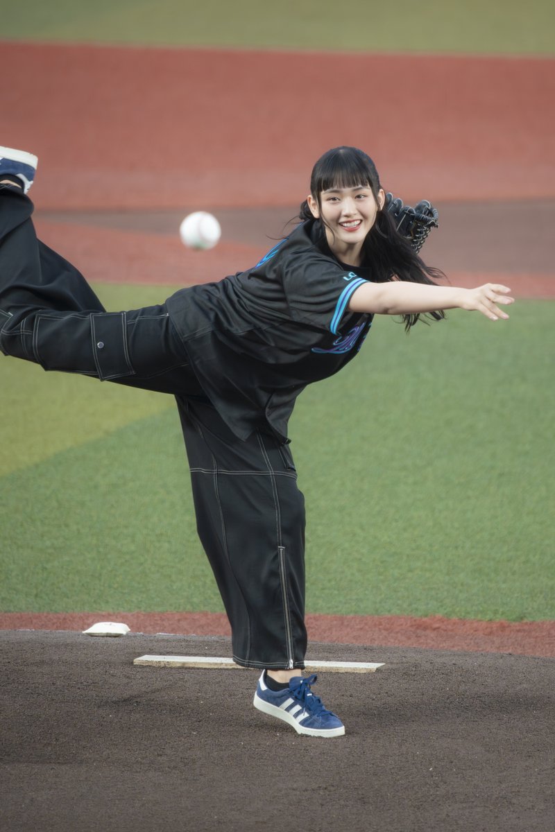 osushicam's tweet image. 2025.7.11
ZOZOマリンスタジアム
#櫻坂46 @sakurazaka46
#山﨑天 さん
#始球式 #千葉ロッテマリーンズ #プロ野球