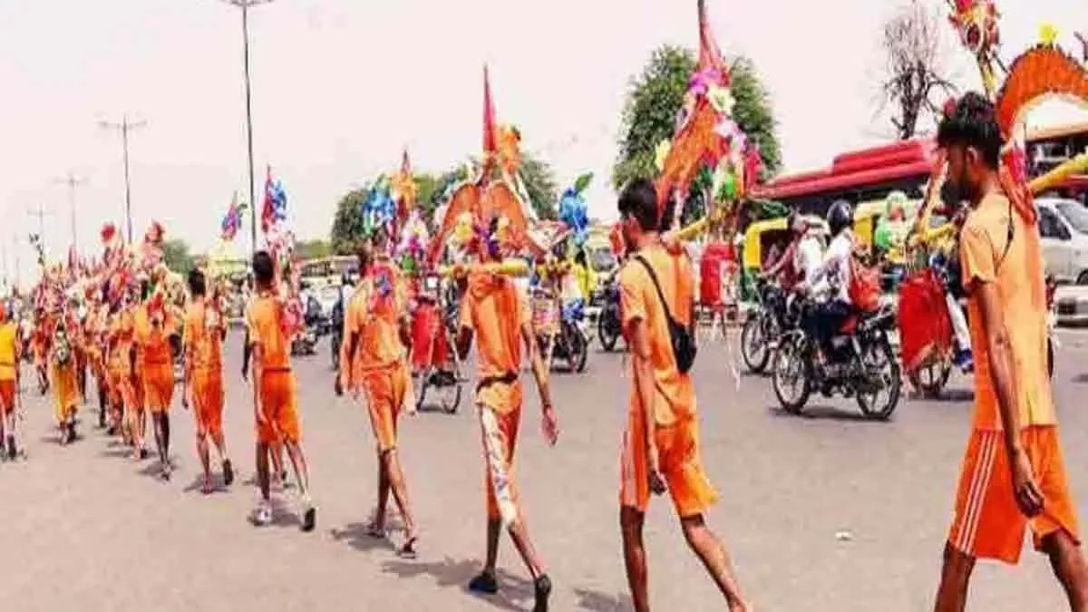 🚨🕉️ लखनऊ में कांवड़ यात्रा के लिए चाक-चौबंद सुरक्षा!

📹 29,454 CCTV और ड्रोन से निगरानी
👮‍♂️ 66,000 पुलिसकर्मी व क्विक रिस्पॉन्स टीमें तैनात
📵 इंटरनेट पर भ्रामक संदेशों पर सख्त कार्रवाई के निर्देश
🌐 सोशल मीडिया व अन्य राज्यों से समन्वय भी मजबूत

#KanwarYatra2025 #UPPolice