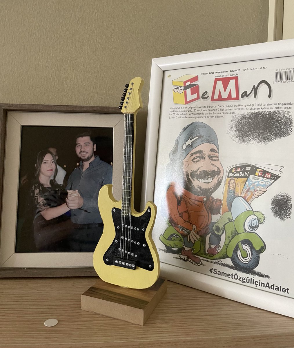 Bu zarif hediyeyi kendi elleriyle yapan ve bana armağan eden <a href="/muratoras/">MURAT OĞRAŞ</a> gönülden teşekkür ederim.

Bir anı olarak hep saklayacağım…Keşke bu dostluğu bir adalet arayışının içinde değil de bambaşka bir vesileyle kurmuş olsaydık…

Ama sevdiklerimiz için ses olmaya, mücadele etmeye