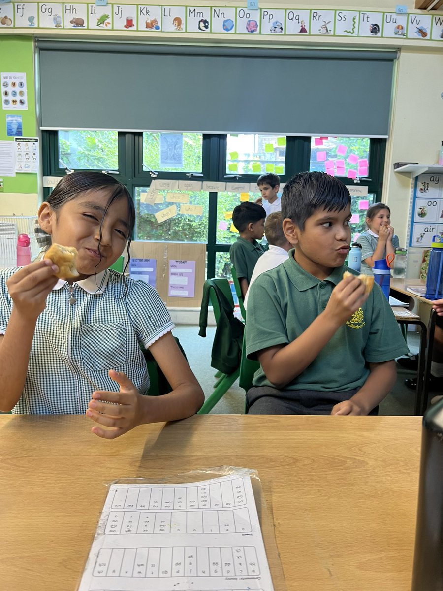 StAndrewsSW16's tweet image. Mrs Hermanstein spoiled 3Y this week with a Caribbean spread! She made us fried dumplings and taught us all about different Caribbean foods we can find here in the UK. She has brought our history topic about Windrush to life this term and we are so so grateful ☺️🇱🇨