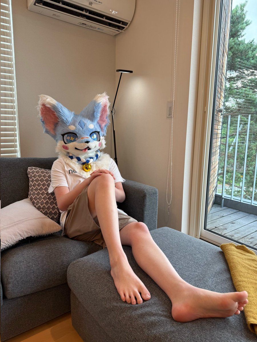 繼續說，我在聽ww
#Furry #fursuit