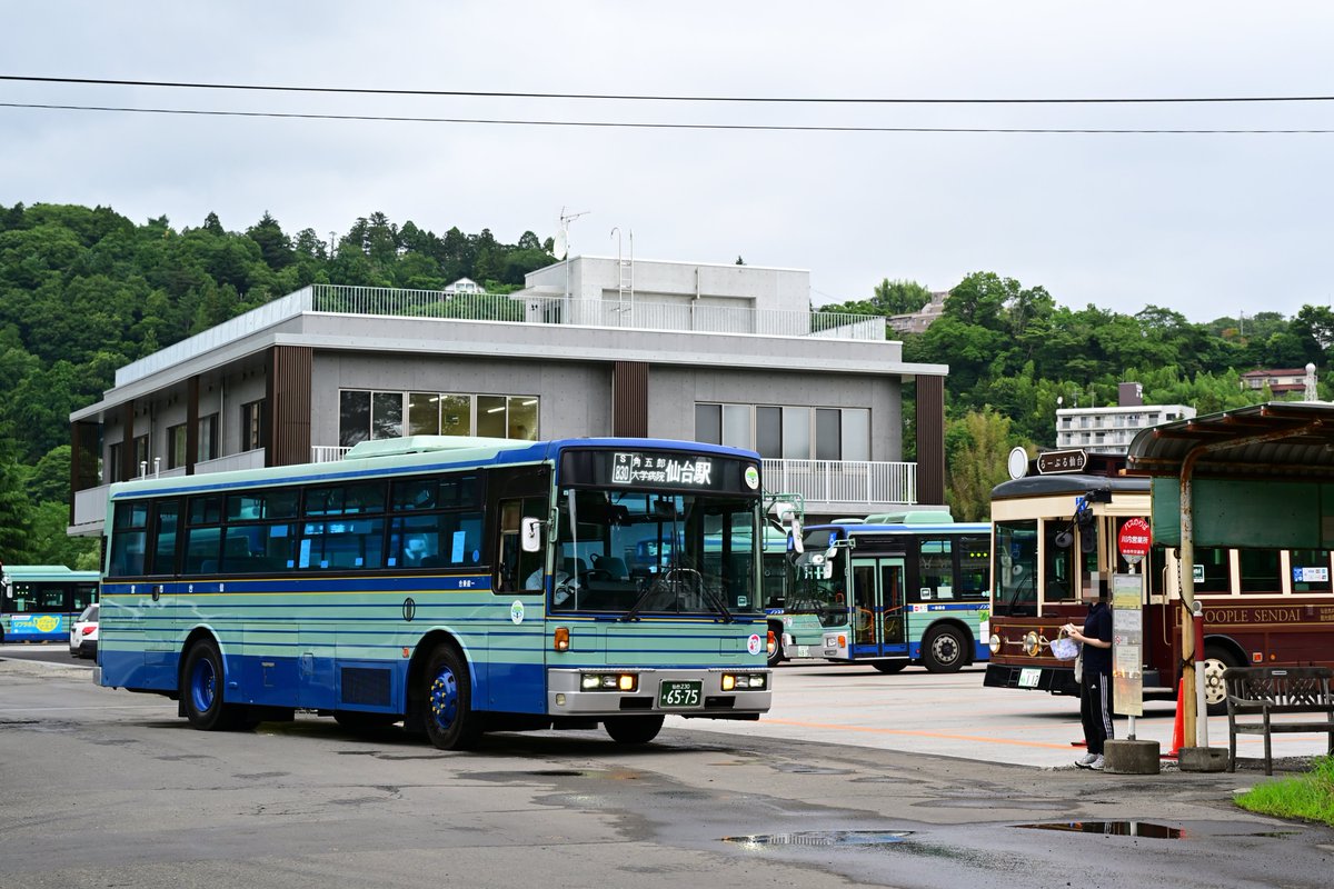 仙台市営バスにしぶとく残る青窓6575号車

まさかの白色LED化