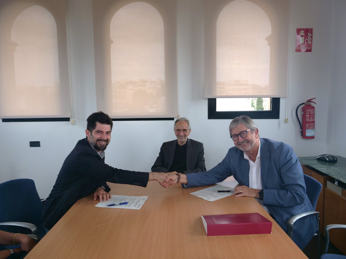 👏🏻 Nou conveni!

Aquesta setmana hem signat un nou conveni de col·laboració amb el <a href="/CSC_Consorci/">CSC</a>  per seguir promovent millores socials i defensar els drets de les persones amb discapacitat intel·lectual i les entitats que els donem suport.

#SomDincatSomCompromís