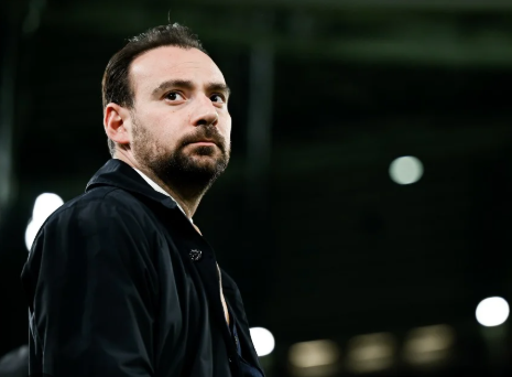 PolliceAzzurro's tweet image. #Manna che cerca la quadra tra: l'inaffidabile #Galatasaray; #Osimhen, il più caprone della storia; #DeLauentiis, il più intransigente di sempre.

Il tutto, mentre #Conte, il mister più martellante del mondo, lo pressa per gli acquisti. 

Hanno assegnato il Nobel per molto meno.