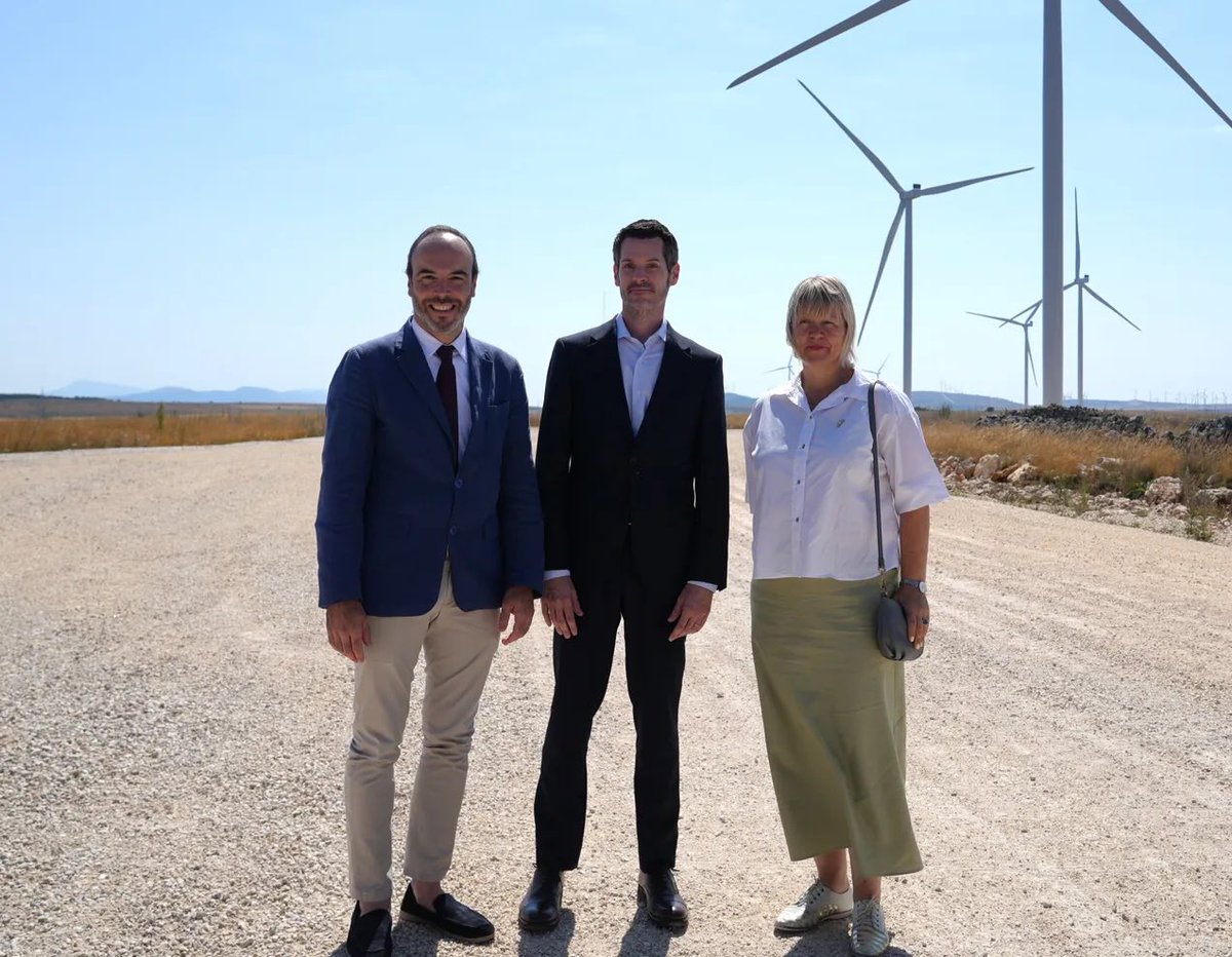 ⚡️El secretario general de APECYL asiste a la inauguración del proyecto híbrido solar y eólico en el ‘Parque Eólico la Cernégula’ – Apecyl

apecyl.com/noticia/el-sec…