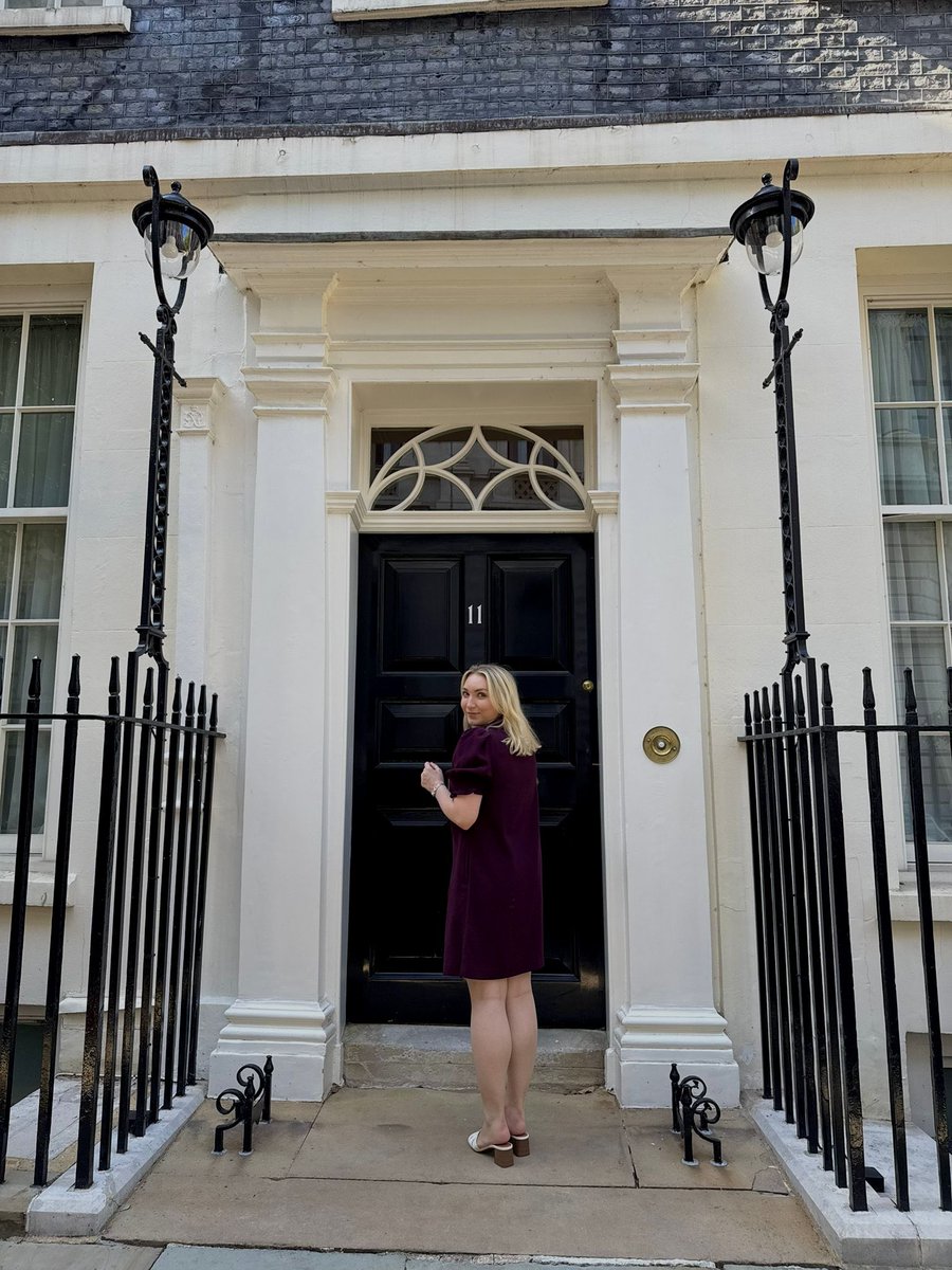 lisagillmore's tweet image. The full Downing Street experience last night, from being on the six o’clock news, visiting the rose garden and meeting the chief mouser @Number10cat