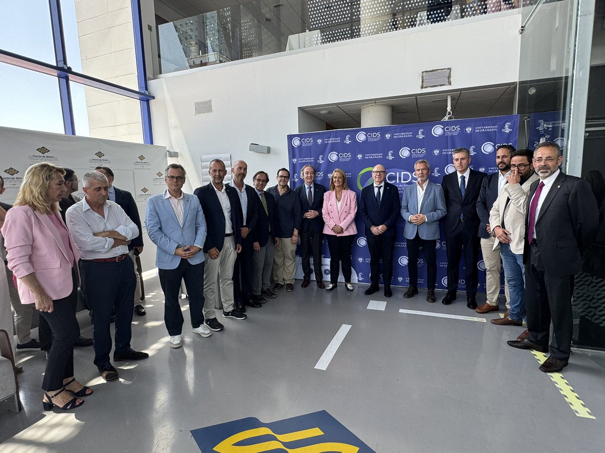 puertodemotril's tweet image. @puertodemotril , escenario de la firma oficial de la Cátedra de Innovación y Desarrollo Sostenible de la Costa Tropical, una alianza estratégica impulsada por la @CanalUGR @GrupoLCA con el objetivo de promover el desarrollo económico, social y medioambiental de la región