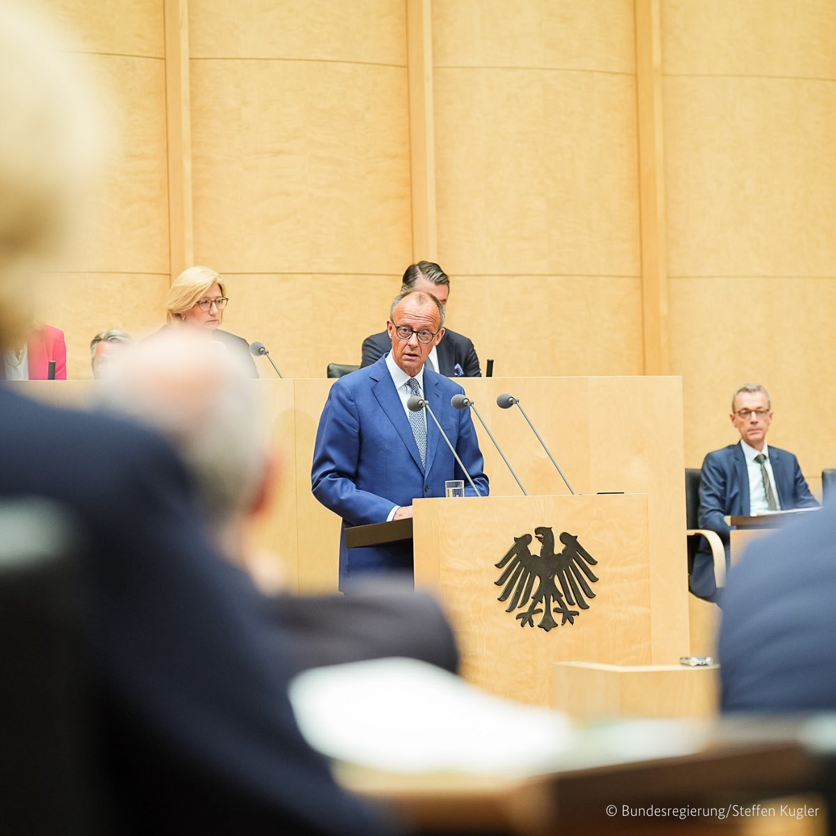 bundeskanzler's tweet photo. Verantwortung für Deutschland: das ist das Leitmotiv der Bundesregierung. Die Länder ziehen mit: Der Bundesrat hat dem Investitionsbooster zugestimmt, der ersten großen Reform der Unternehmensbesteuerung seit 15 Jahren. Damit wird unser Land wieder attraktiv und wettbewerbsfähig. https://t.co/qqbjL41sHy