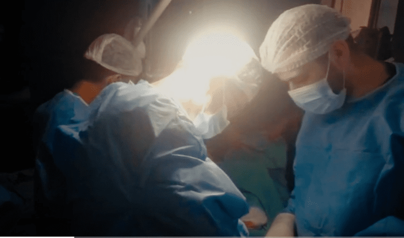 رازي أيوب | عن وثائقي الاستهداف الممنهج للقطاع الصحي في غزة الذي حظرته "بي بي سي"

"عموماً من يشاهد الوثائقي المتاح على "زيتيو" يلحظ أمرين جديدين: 
الأول، توليفة الأخبار وجمع الطرق المختلفة التي جرت فيها استهدافات القطاع الصحي، والتي تحوّله وثيقة مهمة تؤكّد أن ما جرى ليس متعمّدًا