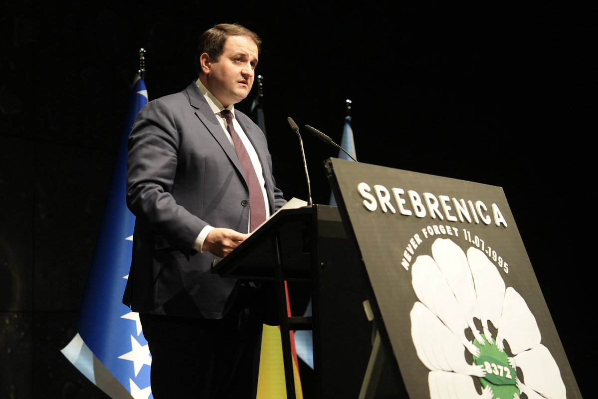 mbeimnrw's tweet image. Vor 30 Jahren geschah der Völkermord von #Srebrenica, bei dem über 8000 Menschen starben. „Das Massaker mahnt uns: Schuld entsteht nicht nur durch das, was man tut, sondern auch durch das, was man unterlässt“, sagte Minister @n_liminski bei einer Gedenkveranstaltung in #Dortmund.