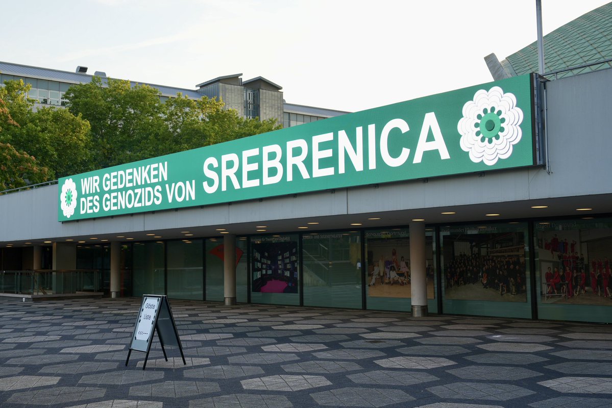mbeimnrw's tweet image. Vor 30 Jahren geschah der Völkermord von #Srebrenica, bei dem über 8000 Menschen starben. „Das Massaker mahnt uns: Schuld entsteht nicht nur durch das, was man tut, sondern auch durch das, was man unterlässt“, sagte Minister @n_liminski bei einer Gedenkveranstaltung in #Dortmund.