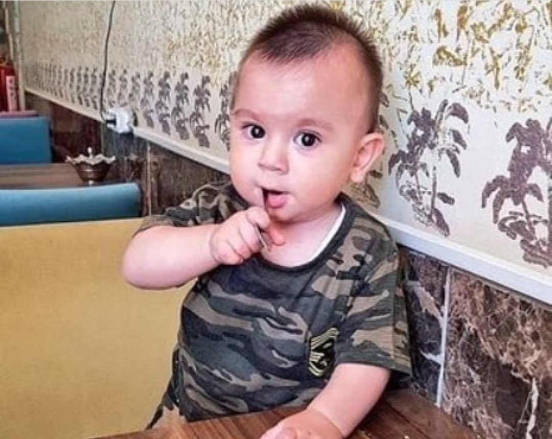 Bedirhan Bebek Babanı ziyarete giderken Anneni ve Seni kalleşçe katleden pkk lı alçaklar şuan akp tarafından affediliyor hakkını helal etme çocuk yerle yeksan olsun bu kahpe düzen.