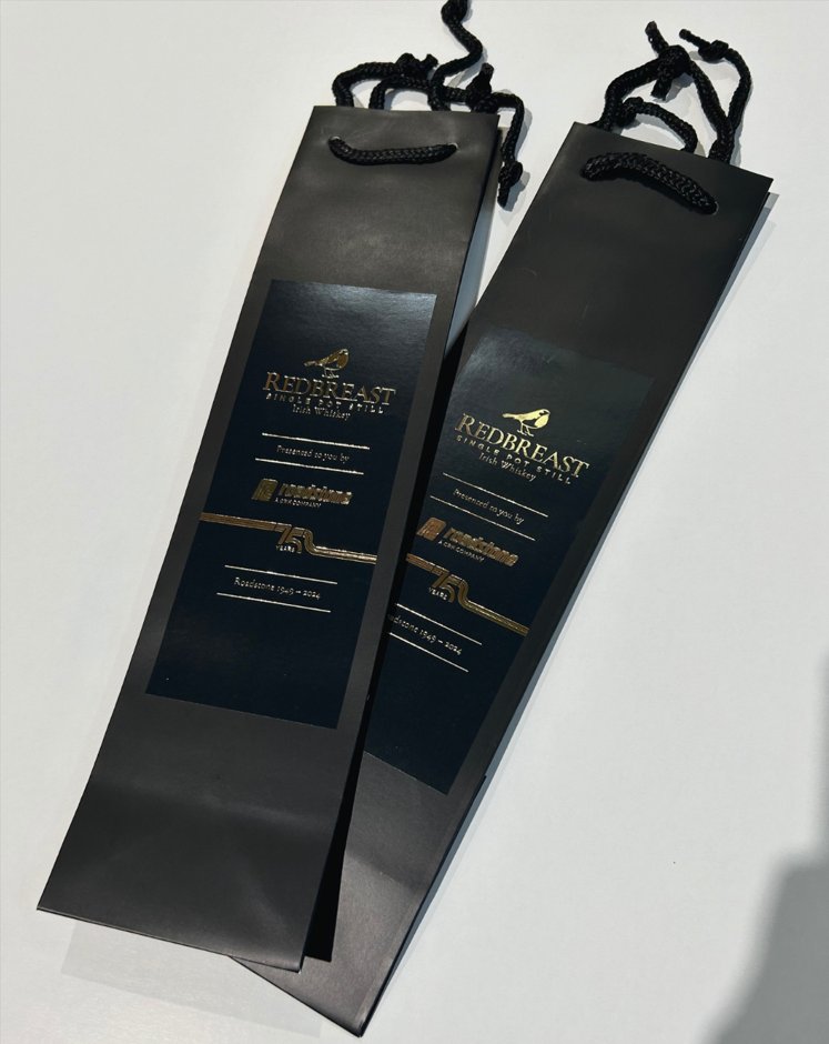 ThePrintedImage's tweet photo. This one’s for the pros. Which print technique do you think we used here?
◼️ Spot UV
◼️ Foil Stamping
◼️ Letterpress
◼️ Raised Ink
Comment your answer👇
https://t.co/IYtWVRLUPo
#Smallformatprinting #PrintIreland #Packaging https://t.co/nt8j4iStLX