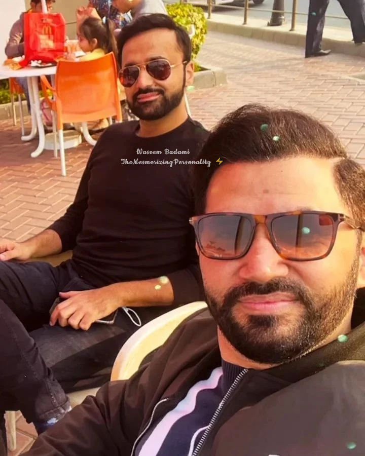SahrishSahar20's tweet image. Islamabad 🌲
#WaseemBadami #matloobtahir #islamabad #friends
@WaseemBadami
