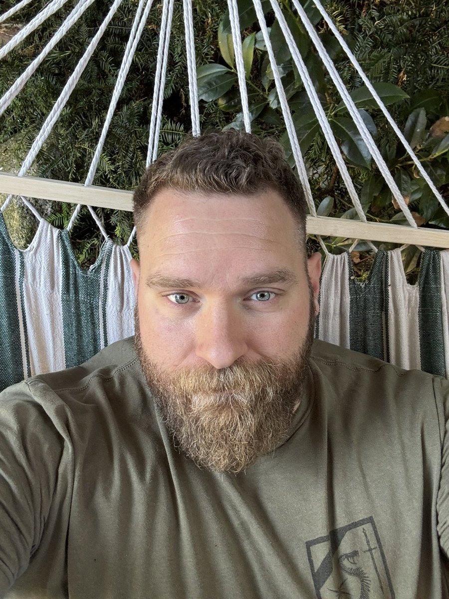 Danmark er et godt land, fordi Danmark er fyldt med danskere.

Danskerne er generelt flinke, arbejdsomme, hjælpsomme og passer på hinanden. Vi kan tolerere meningsforskelle og har et godt demokratisk og liberalt sindelag.

Derfor undrer det mig, at Asger Aamund og Kaare Dybvad