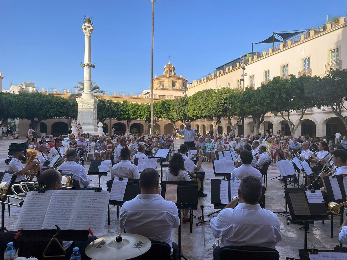 Almería Cultura (@culturalmeria) on Twitter photo 🎼 La Banda Municipal de Música recibe la primera ovación del verano en su ciclo de conciertos de julio.
👏 Dirigida por José Solá Palmer, habrá dos nuevas citas los jueves 17 y 24 de julio en la Plaza de la Constitución. Entrada libre, 20h.
#AlmeriaEsCultura <a href="/aytoalm/">Ayuntamiento de Almería</a> @windcruz 🎼 La Banda Municipal de Música recibe la primera ovación del verano en su ciclo de conciertos de julio.
👏 Dirigida por José Solá Palmer, habrá dos nuevas citas los jueves 17 y 24 de julio en la Plaza de la Constitución. Entrada libre, 20h.
#AlmeriaEsCultura <a href="/aytoalm/">Ayuntamiento de Almería</a> @windcruz