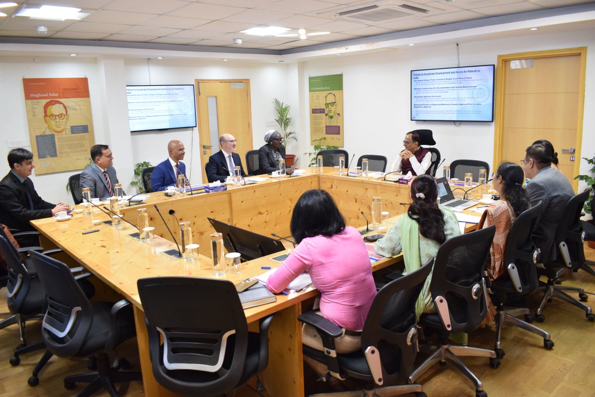 PrinSciAdvOff's tweet image. Jeffrey Francer, Head of Global Regulatory Policy & Strategy and Omolara Adetunji, Vice President, Global Regulatory Affairs - Asia Pacific, along with their team from @EliLillyandCo, called on Prof. @AjaySoodIISc, Principal Scientific Adviser to the Government of…